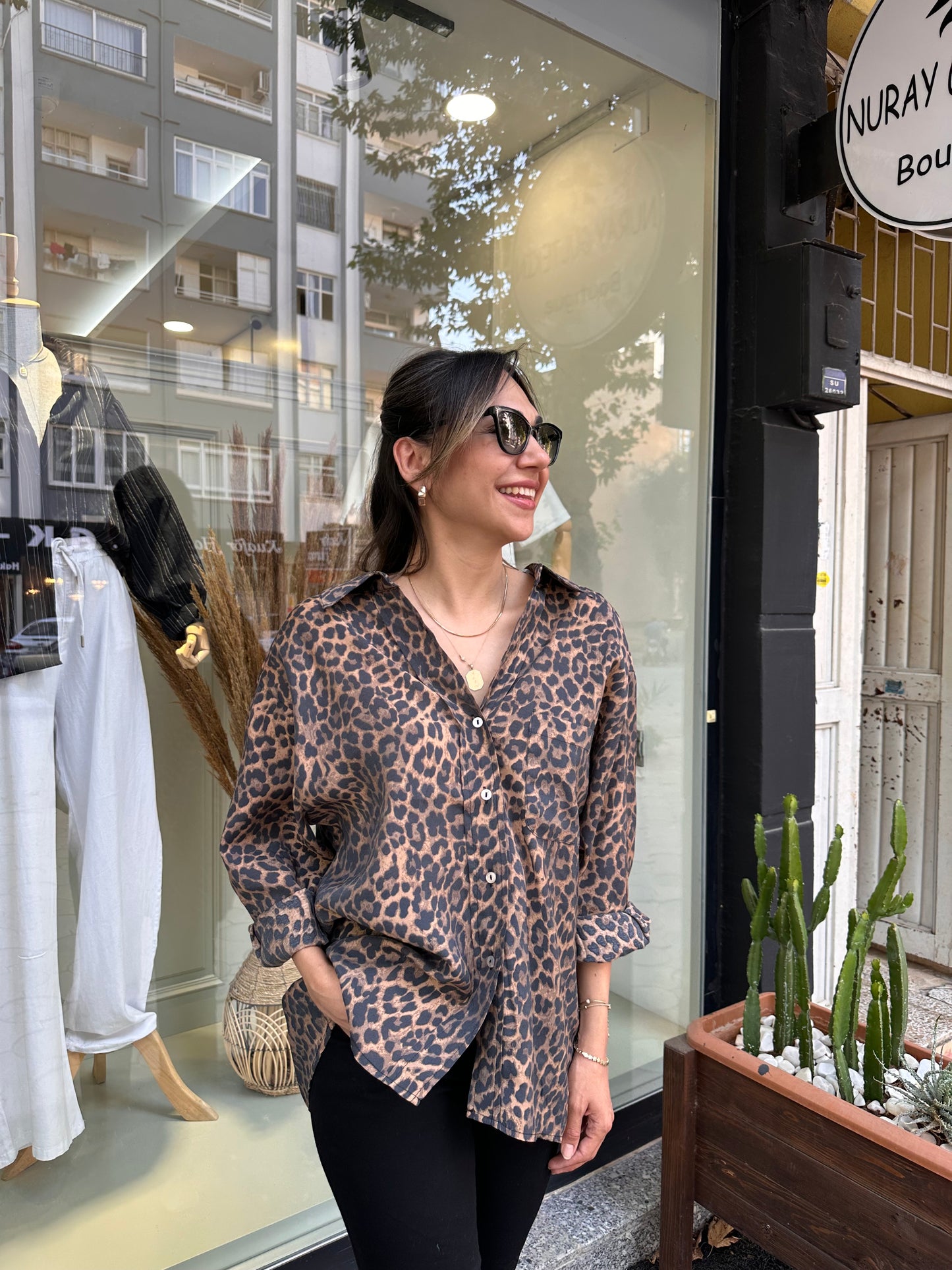 Leopar Desenli Şık Gömlek