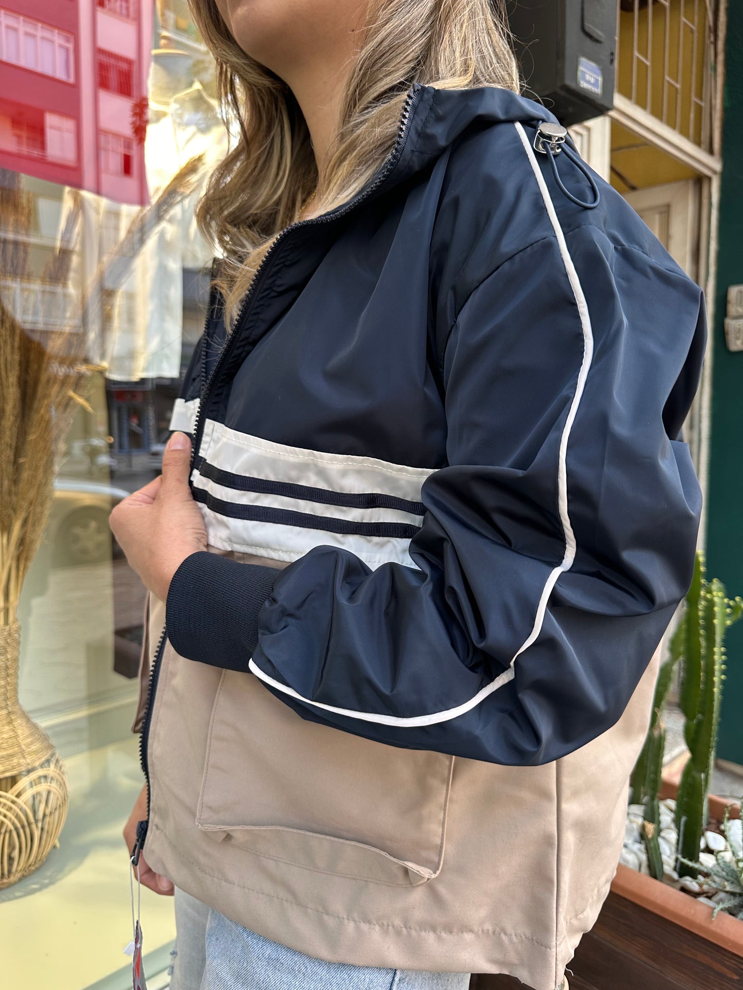 Bej lacivert çizgili ceket ( yağmurluk )