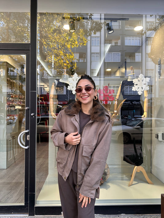 Yakası kürklü ceket