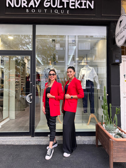 Kolu büzgülü kırmızı blazer ceket